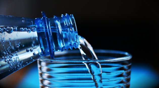 7 suggerimenti per bere più acqua